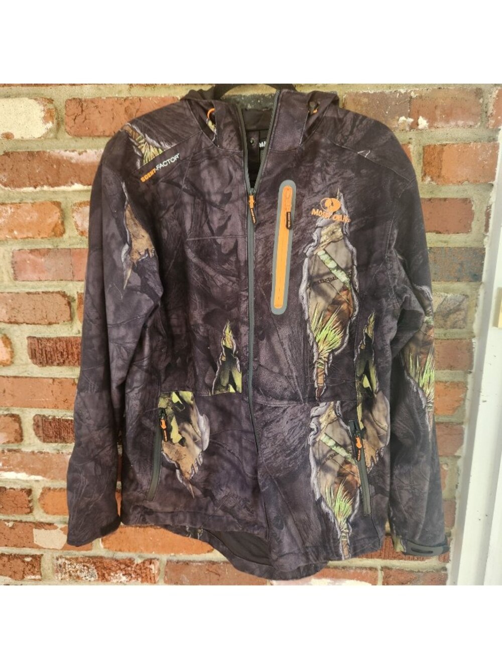 Mossy Oak Jacket With Hood Sz M Adult Thinner Jacket W/ Multiple Pockets. Lined